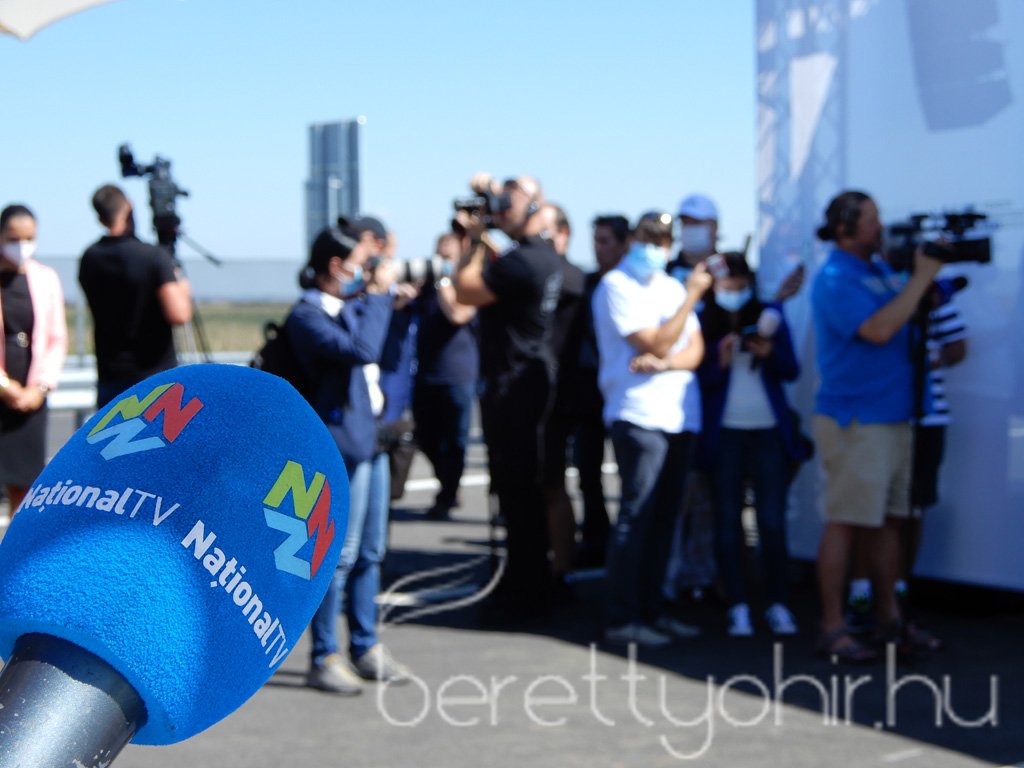 Átadták az M4-es autópálya Ártándig tartó szakaszát16